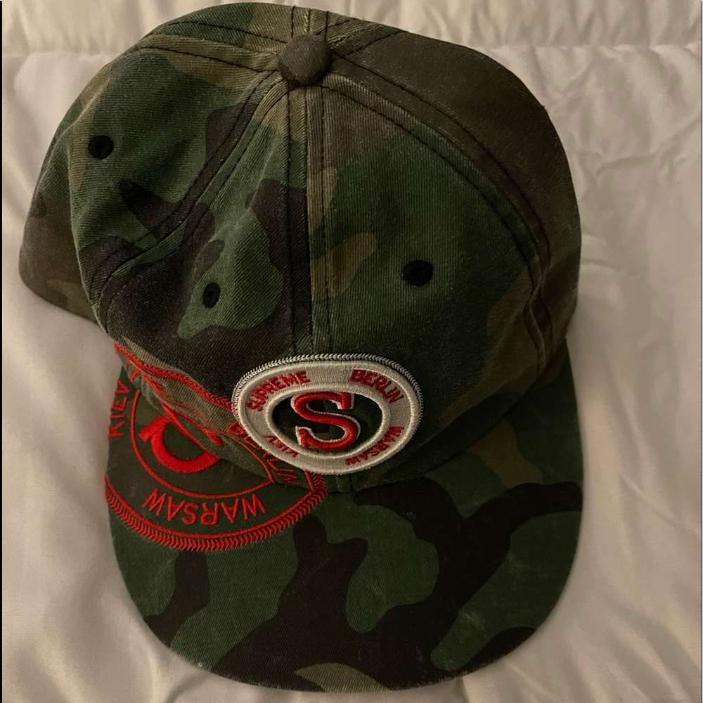 Supreme hat adjustable worn maybe 3 times very good condition